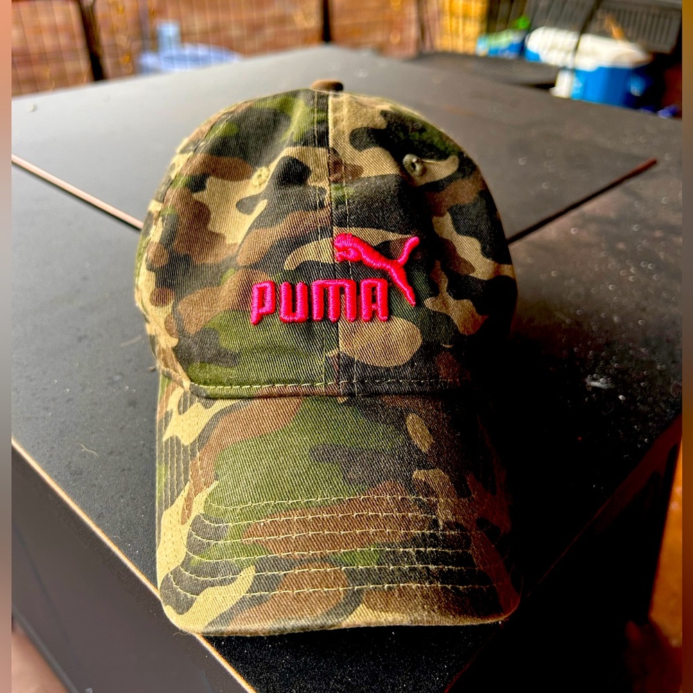 Unique men’s camo puma baseball hat with pink type